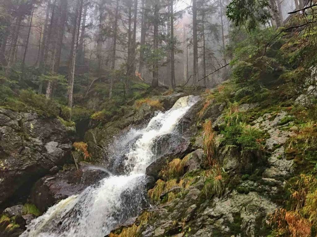 Rissloch-Wasserfall-bayerischer-Wald-bodenmais