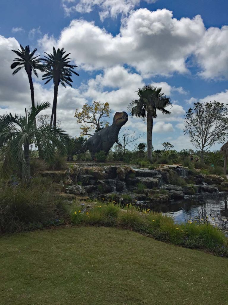 Route Florida - 2 Wochen Roadtrip mit Kindern dinosaurier-ausstellung-Botanischer-Garten-Naples-Familienurlaub-florida-rundreise