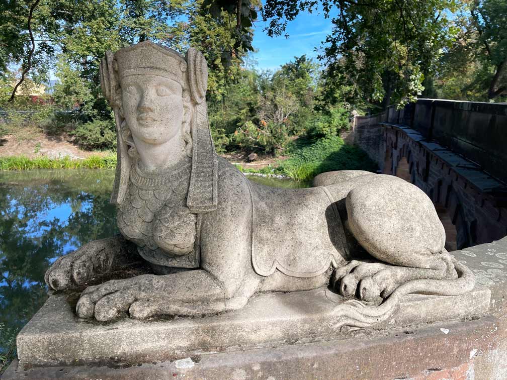sphinx rote bruecke schoenbusch aschaffenburg