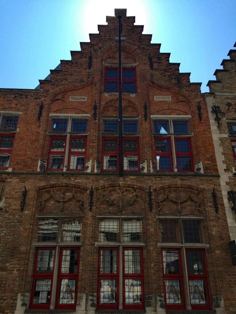 mittelalterliches-gebauede-Bruegge-altstadt-Belgien