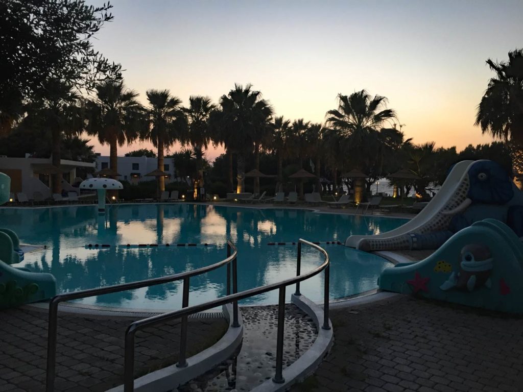 Rhodos mit Kindern - Unsere griechische Lieblingsinsel mit dem Mietwagen erkundet Pool-Alex-Beach-Rhodos