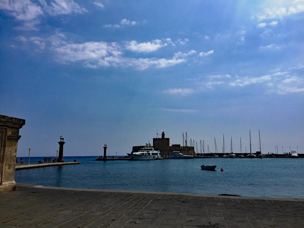 Rhodos mit Kindern - Unsere griechische Lieblingsinsel mit dem Mietwagen erkundet Rhodos-Stadt-Mandraki-Hafen-Parken