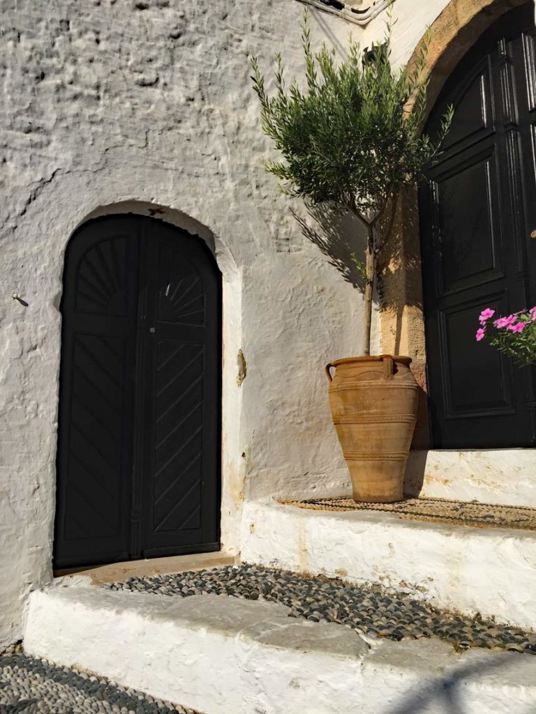 Rhodos mit Kindern - Unsere griechische Lieblingsinsel mit dem Mietwagen erkundet Türen-Rhodos-Lindos