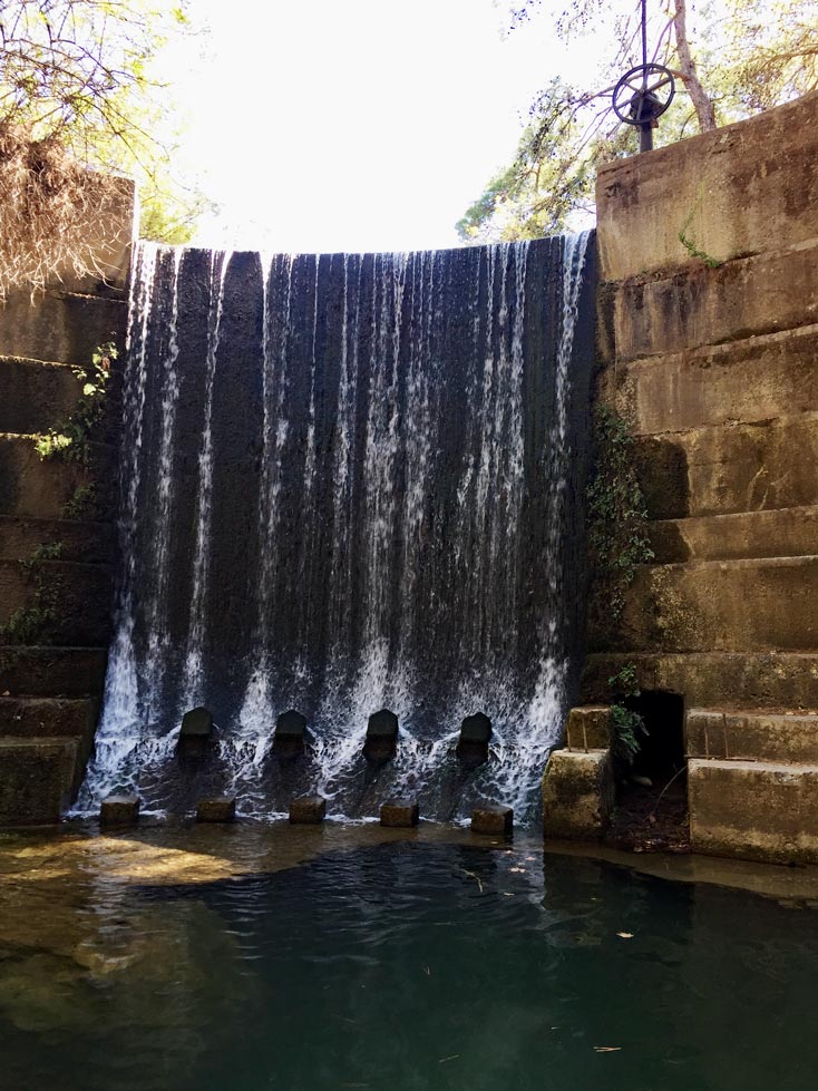 kuenstlicher-Wasserfall-Rhodos-Archangelos-sehenswuerdigkeiten-mit-kind