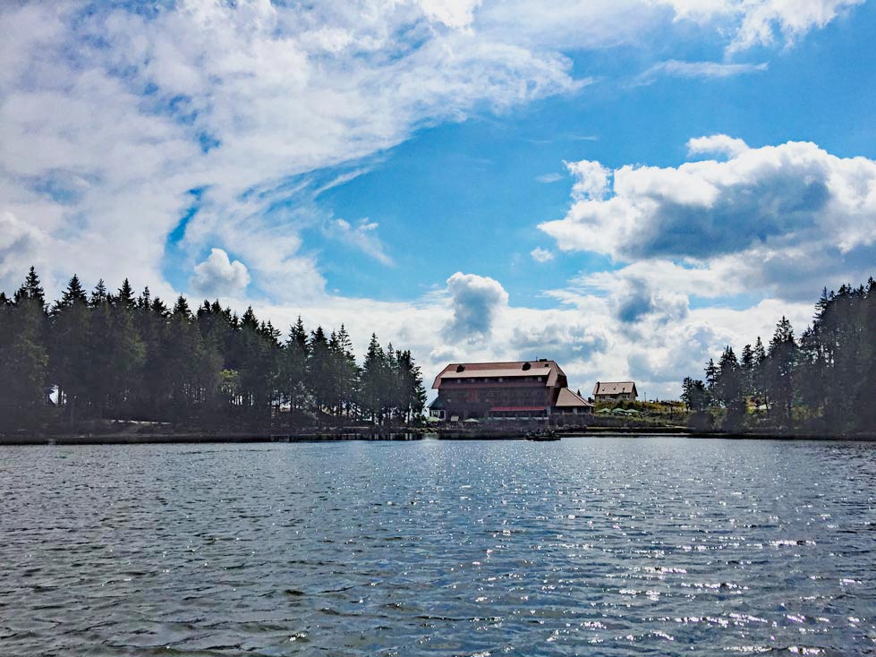 beliebteste-sehenswuerdigkeiten-schwarzwald-mummelsee-mit-kindern