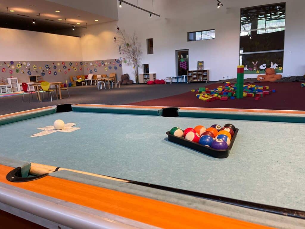 Familienurlaub im Schwarzwald: Unsere Erfahrungen im Hotel Traube Tonbach in Baiersbronn kidscourt hotel traube tonbach familienurlaub baiersbronn
