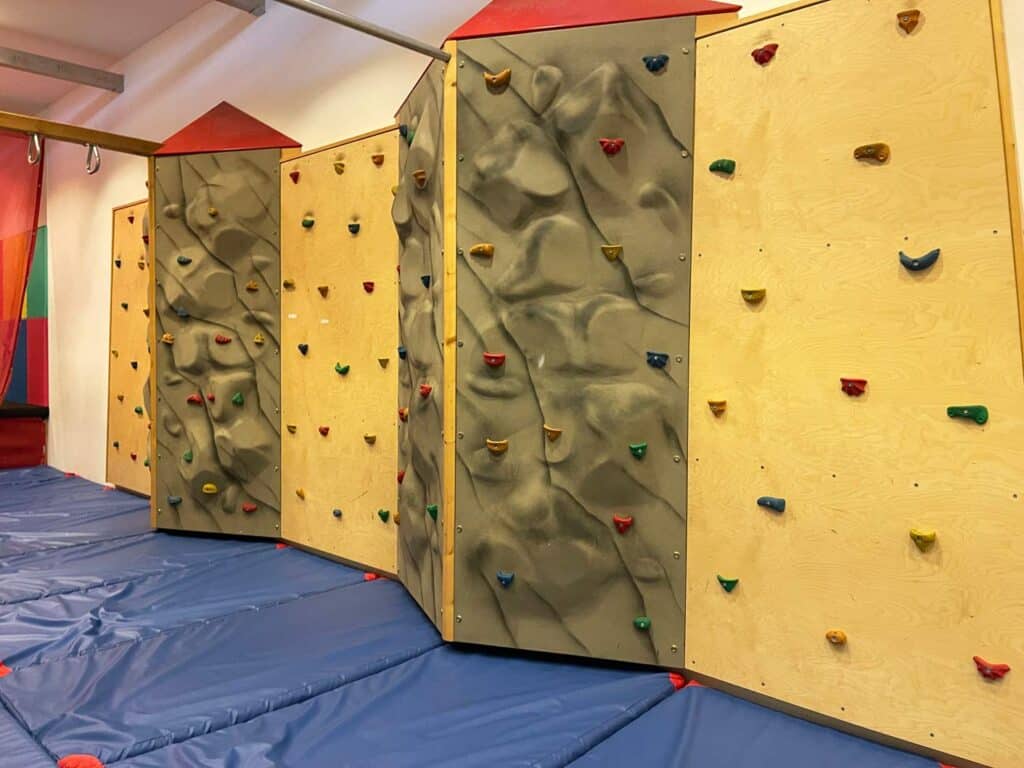 Familienurlaub im Schwarzwald: Unsere Erfahrungen im Hotel Traube Tonbach in Baiersbronn kletterhalle-traube-tonbach
