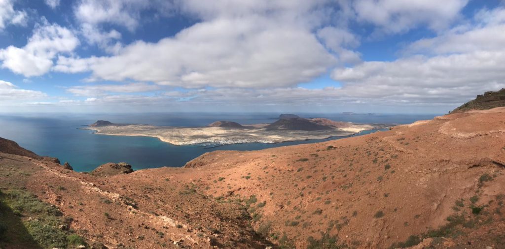 Lanzarote mit Kindern - mit dem Mietwagen mitten durch Vulkanlandschaften Mirador del Rio