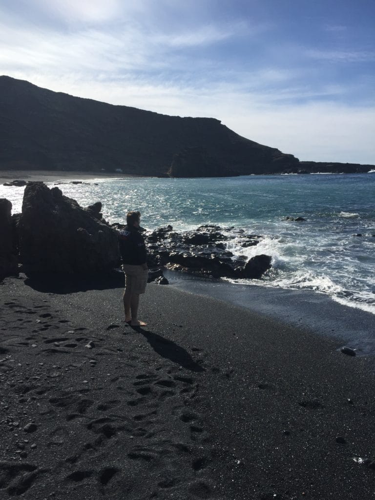 Lanzarote mit Kindern - mit dem Mietwagen mitten durch Vulkanlandschaften El Golfo Strand