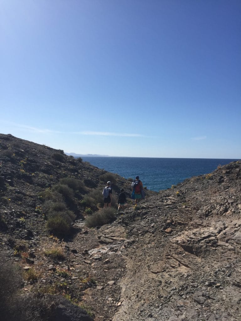 Lanzarote mit Kindern - mit dem Mietwagen mitten durch Vulkanlandschaften Weg zu den Papgayo Stränden