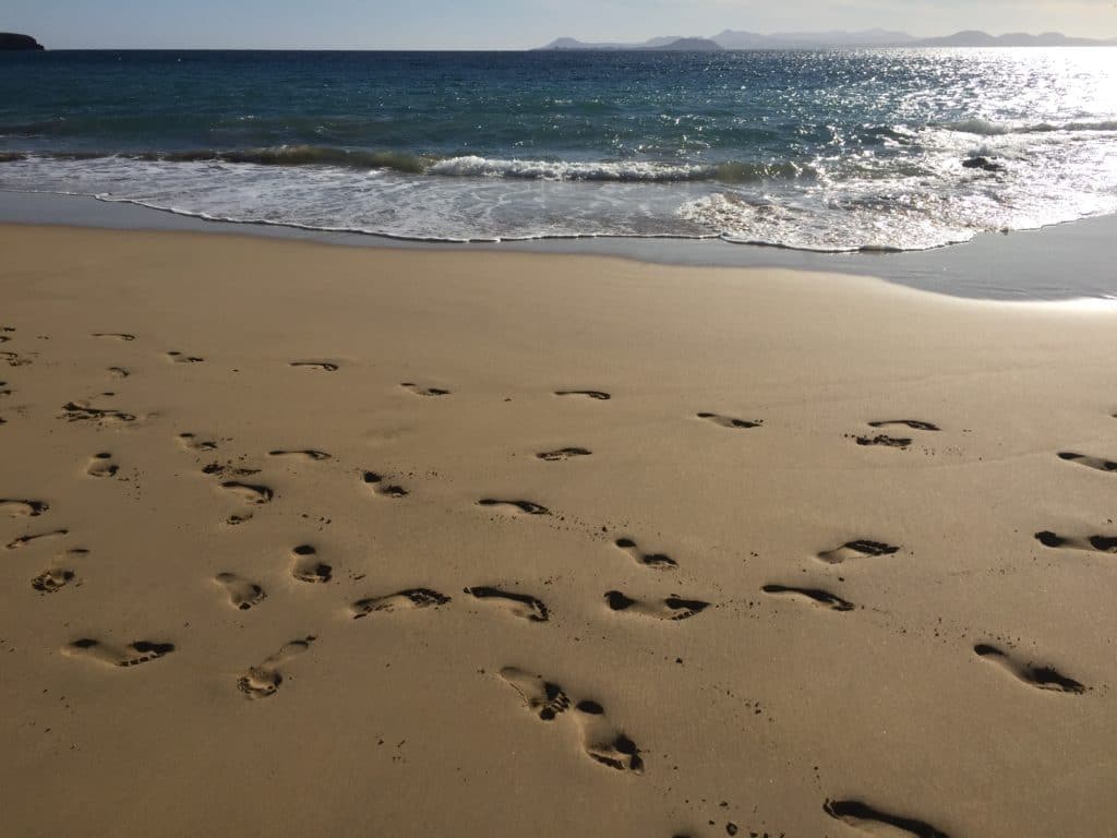 Lanzarote mit Kindern - mit dem Mietwagen mitten durch Vulkanlandschaften Papagayo Strand - Lanzarote