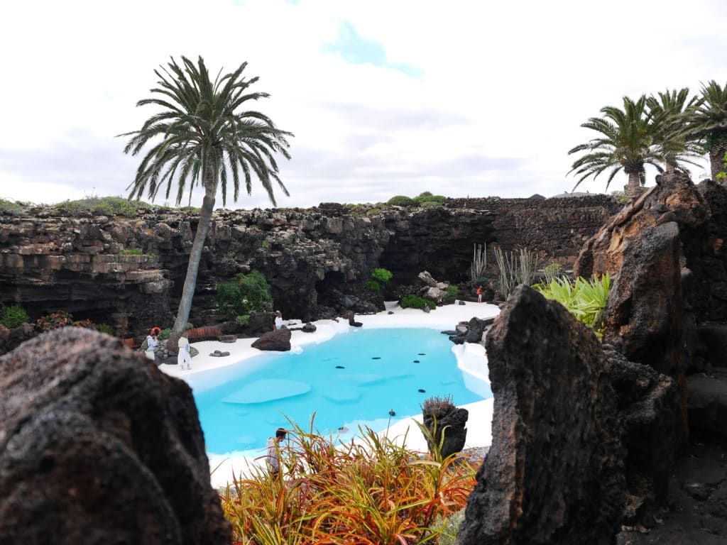 Lanzarote mit Kindern - mit dem Mietwagen mitten durch Vulkanlandschaften Pool Jameos del Agua