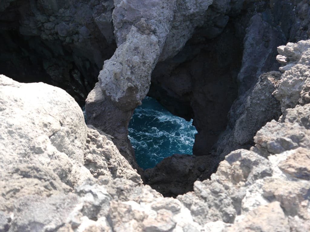 Lanzarote mit Kindern - mit dem Mietwagen mitten durch Vulkanlandschaften Lanzarote - Los Hervideros