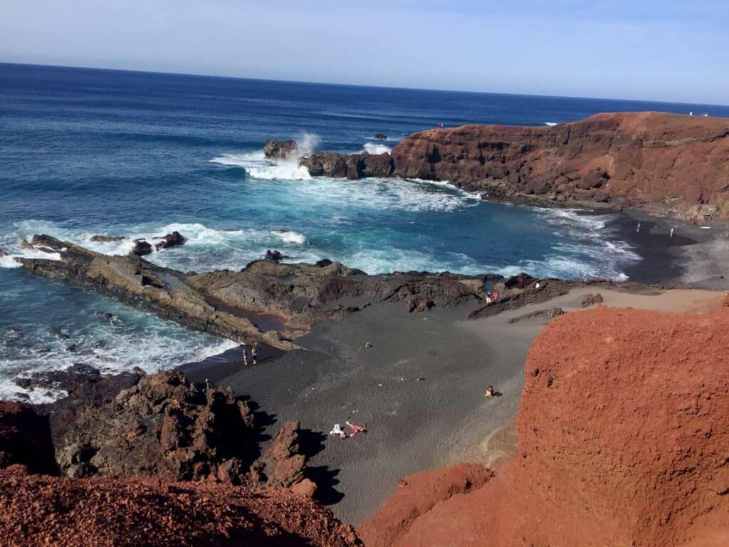 el golfo schwarzer sandstrand lanzarote ausfluege fuer kinder