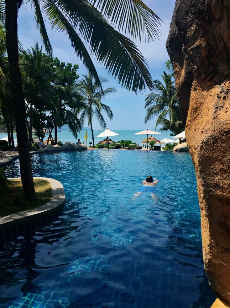 Koh Samui mit Kindern pool-mit-blick-auf-strand-koh-samui-mit-kindern-hotelempfehlung