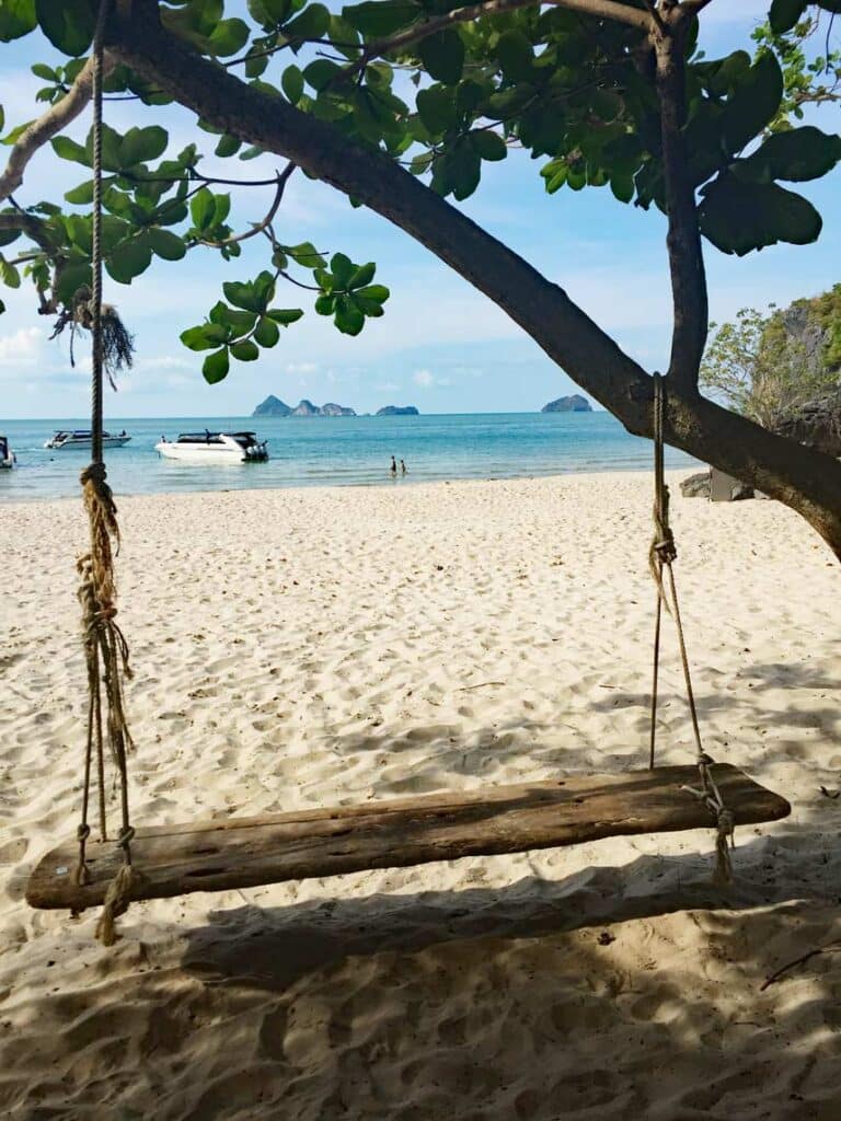 Koh Samui mit Kindern schaukel am strand reisebericht koh samui mit kindern
