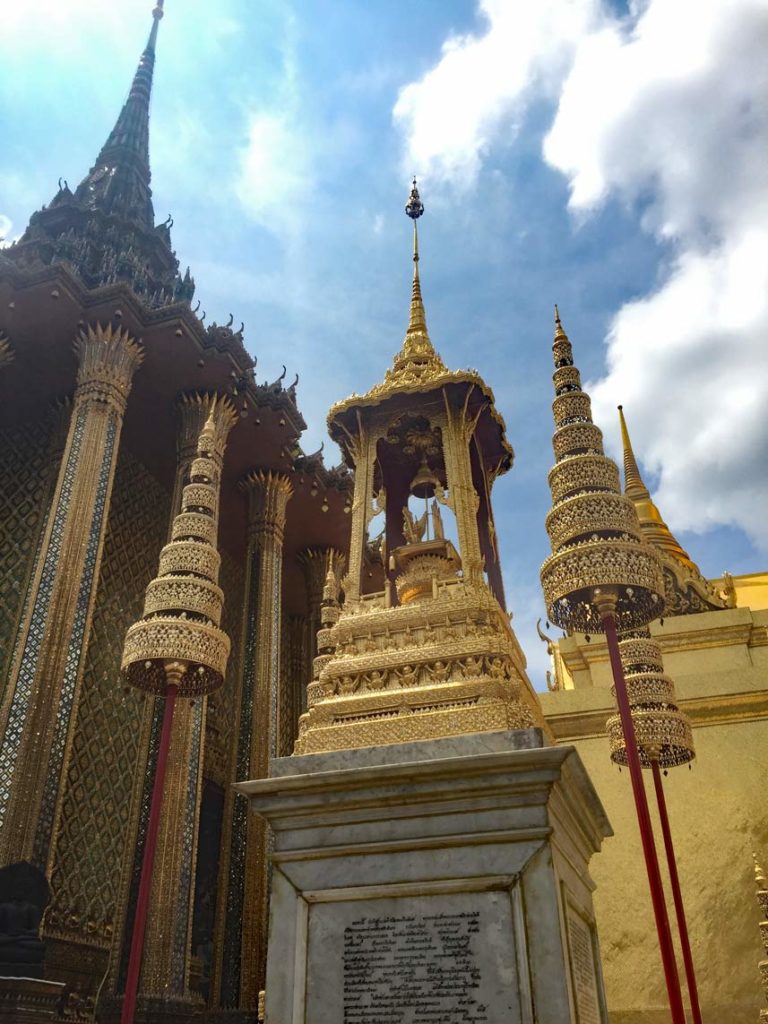 grosser_palast_bangkok_mit_kindern