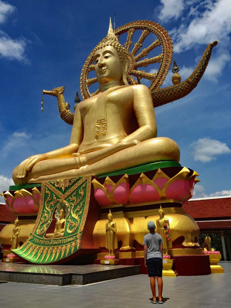 sehenswuerdigkeiten-koh_samui_big_buddah_mit_kindern