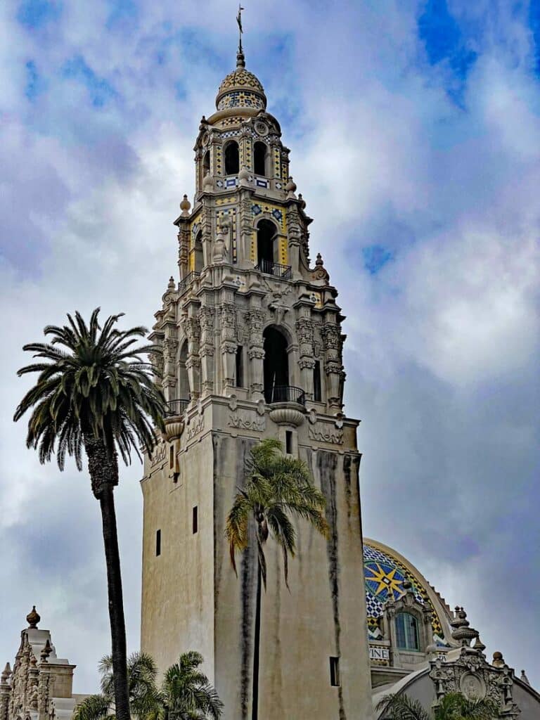 spanisches-gebaeude-im-balboa-park-in-san-diego