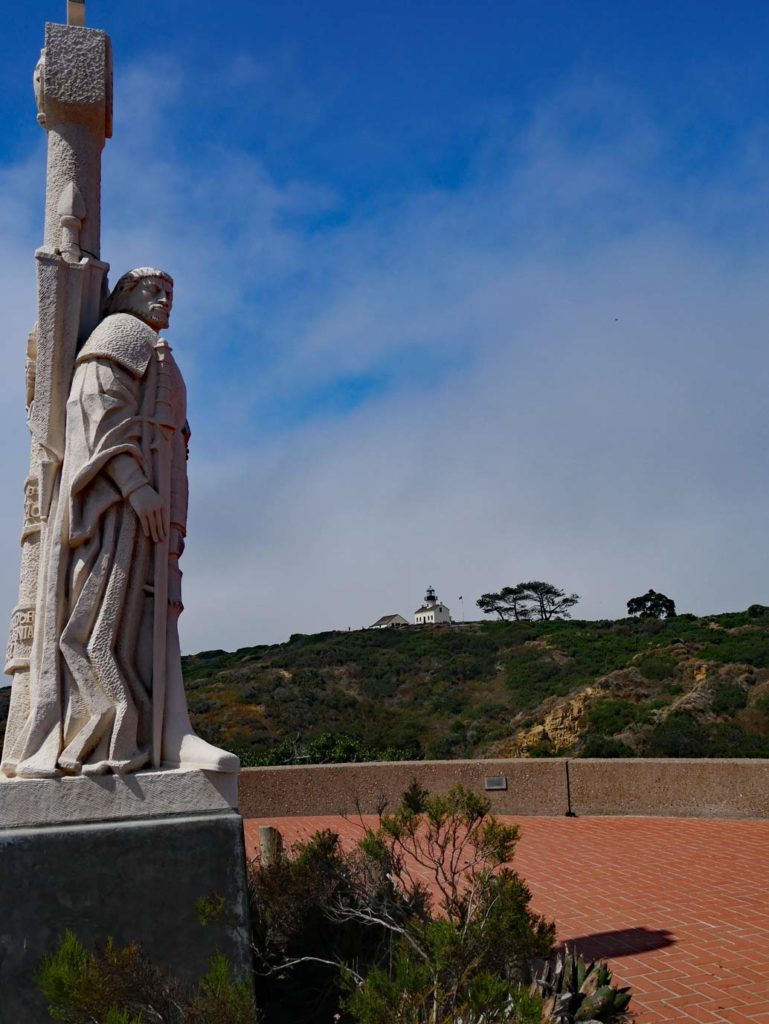 cabrillo-monument-in-point-loma-san-diego-mit-kindern-amerikanische-geschichte-sehenswuerdigkeiten