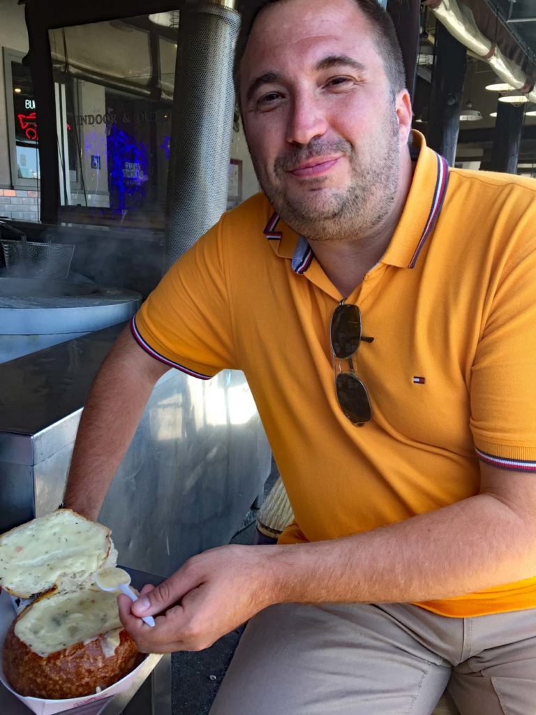 mark-isst-clam-chowder-muschelsuppe-am-fishermans-wharf-in-san-francisco