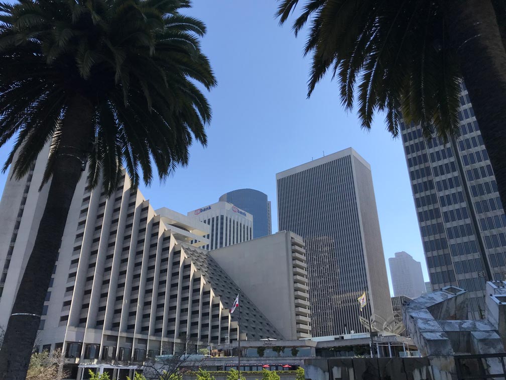 palmen-und-hochhaeuser-am-embarcadero-plaza-in-san-francisco