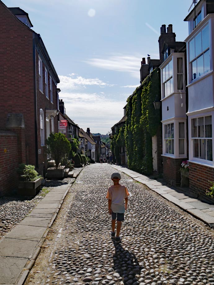 Südküste Englands mit Kindern - Von Brighton nach Rye mermaid-street-rye-suedengland-mit-kindern-rundreise-großbritannien