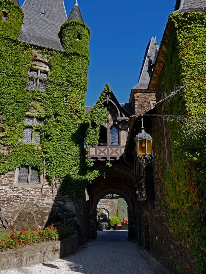 reichsburg-innenhof-cochem-mit-kindern