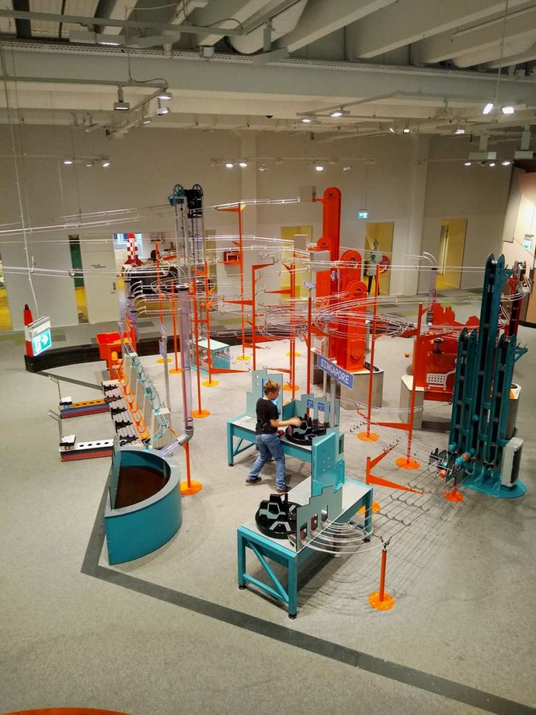 17 Tipps für Kopenhagen mit Kindern - Sehenswürdigkeiten, toller Spielplatz und das beste Museum für Familien groesste-kugelbahn-experimentarium-kopenhagen-mit-kindern