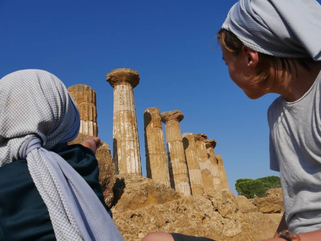 kinder-lernen-auf-reisen-travelschooling-schulbeurlaubung-weltreise-mit-schulpflichtigen-kindern