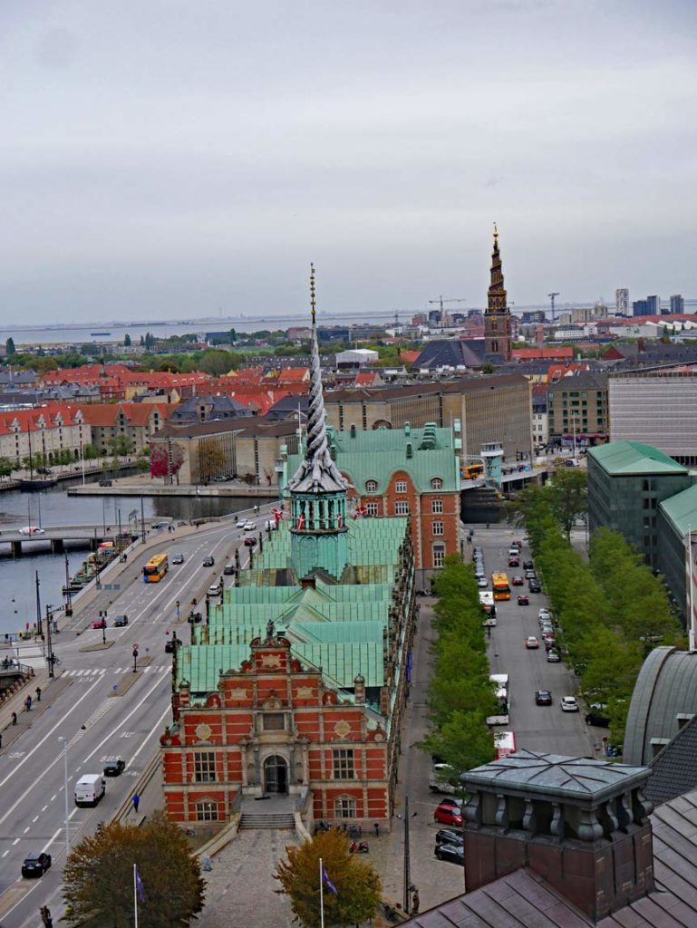 17 Tipps für Kopenhagen mit Kindern - Sehenswürdigkeiten, toller Spielplatz und das beste Museum für Familien tarnet-christiansborg-the-tower-kopenhagen-mit-kindern