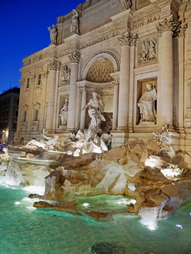 trevi-brunnen-bei-nacht-rom-mit-kindern