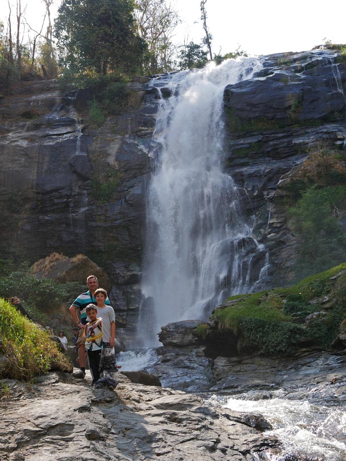 Chiang Mai und Chiang Rai mit Kindern wachirathan-wasserfall-doi-inthanon-thailand-mit-kindern