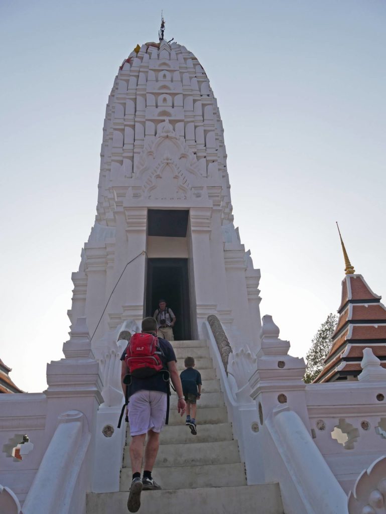 wat phutthai sawan ayutthaya bootsfahrt mit kindern