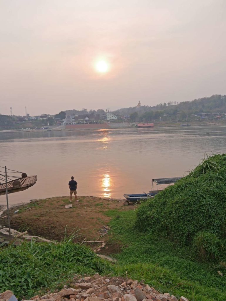 Laos mit Kindern - mit dem Slowboat nach Luang Prabang houay-xai-slow-boat-laos-mit-kindern