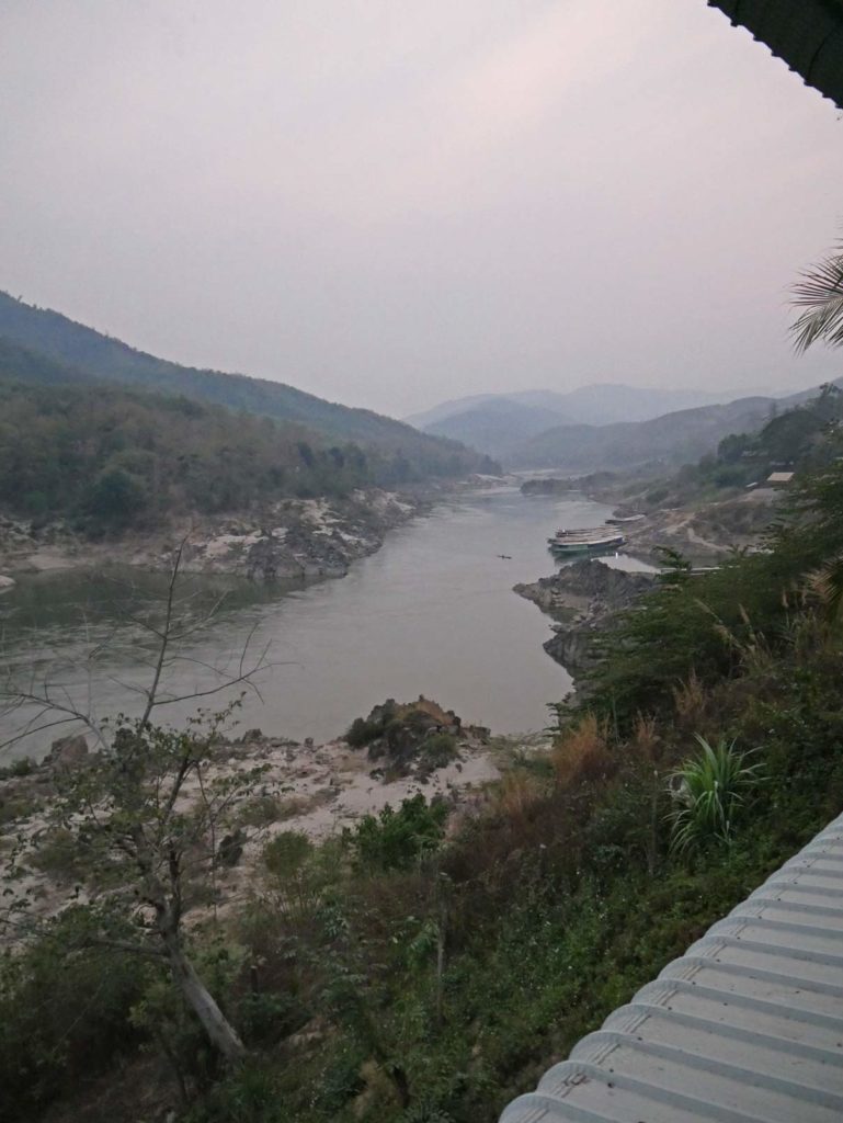 pakbeng-slow-boat-mekong-laos-mit-kindern