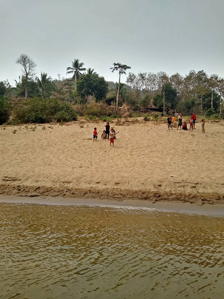 slowboat laos mit kindern