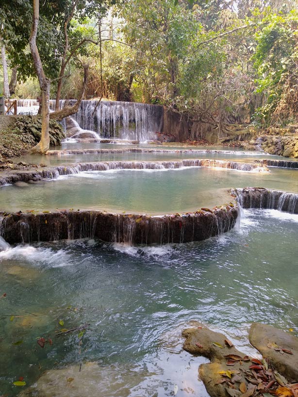 Laos mit Kindern - mit dem Slowboat nach Luang Prabang tat-kuang-si-wasserfall-luang-prabang-mit-kindern-top-10-highlights-suedostasien-mit-kindern