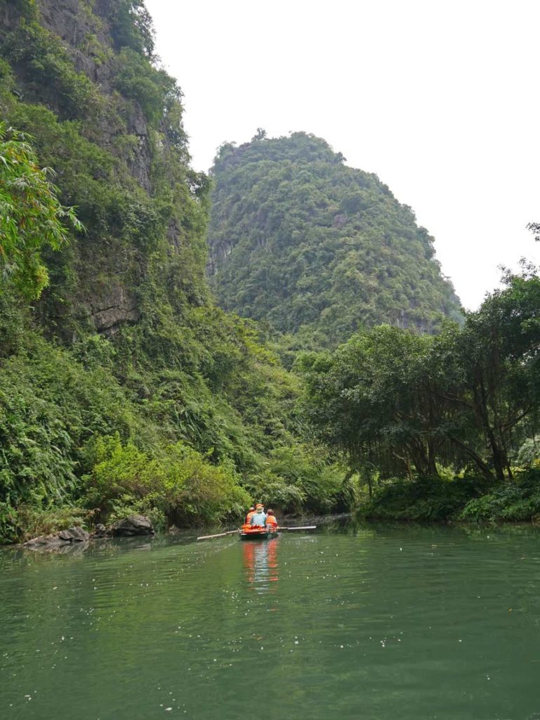 trang-an-ninh-binh-vietnam-mit-kindern