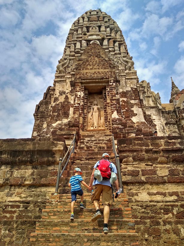 Unvergessliche Nordthailand Rundreise: Highlights auf der Zugreise von Bangkok nach Chiang Mai wat-ratchaburana-route-nord-thailand-mit-kind