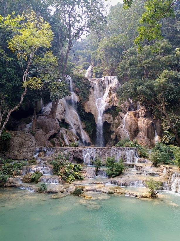 kuang-si-waterfall-laos-reiseziele-suedostasien-mit-kindern