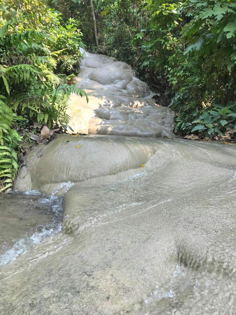 sticky-waterfall-thailand-suedostasien-mit-kindern