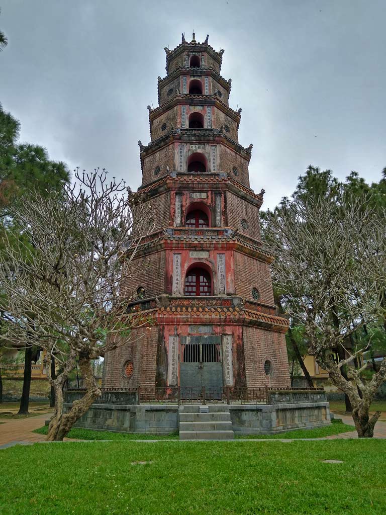 Hue in Vietnam - alte Kaiserstadt im Herzen Vietnams thien-mu-pagode-hue-mit-kindern