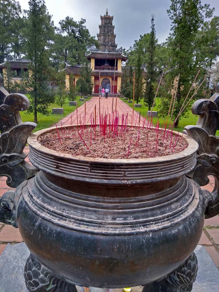 Hue in Vietnam - alte Kaiserstadt im Herzen Vietnams thien mu pagode vietnam hue mit kindern
