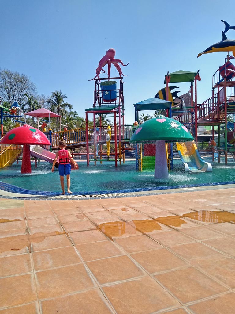 wasserpark phitsanulok thailand mit kind reiseziele suedostasien