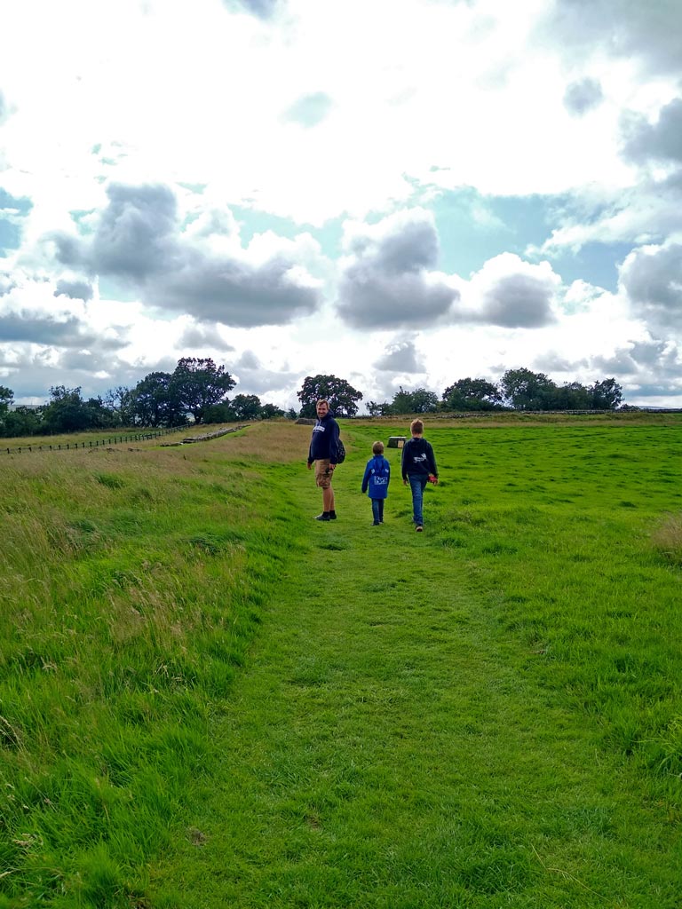 hadrians-wall-cumbria-england-rundreise-großbritannien-mit-kindern