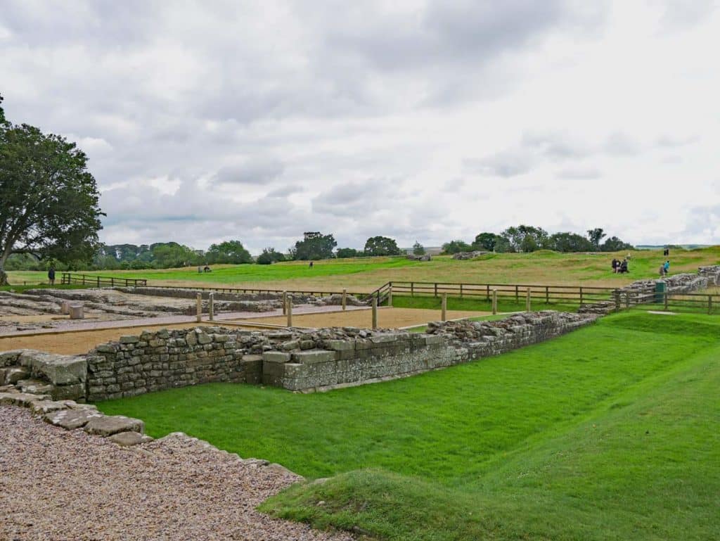 Roadtrip England - die perfekte Route für deine Rundreise hadrians-wall-sehenswuerdigkeiten-grossbritannien-rundreise-route-mit-kindern