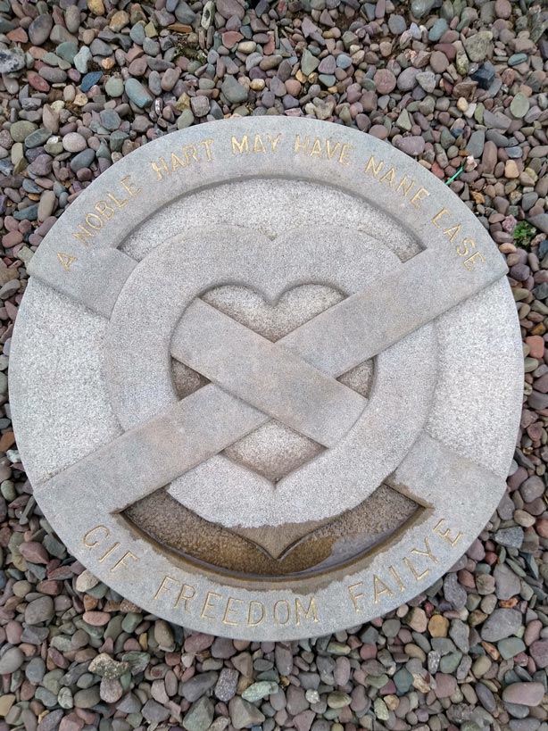 Rundreise von England nach Schottland herz-robert-the-bruce-melrose-abbey-schottland-rundreise-großbritannien-mit-kindern