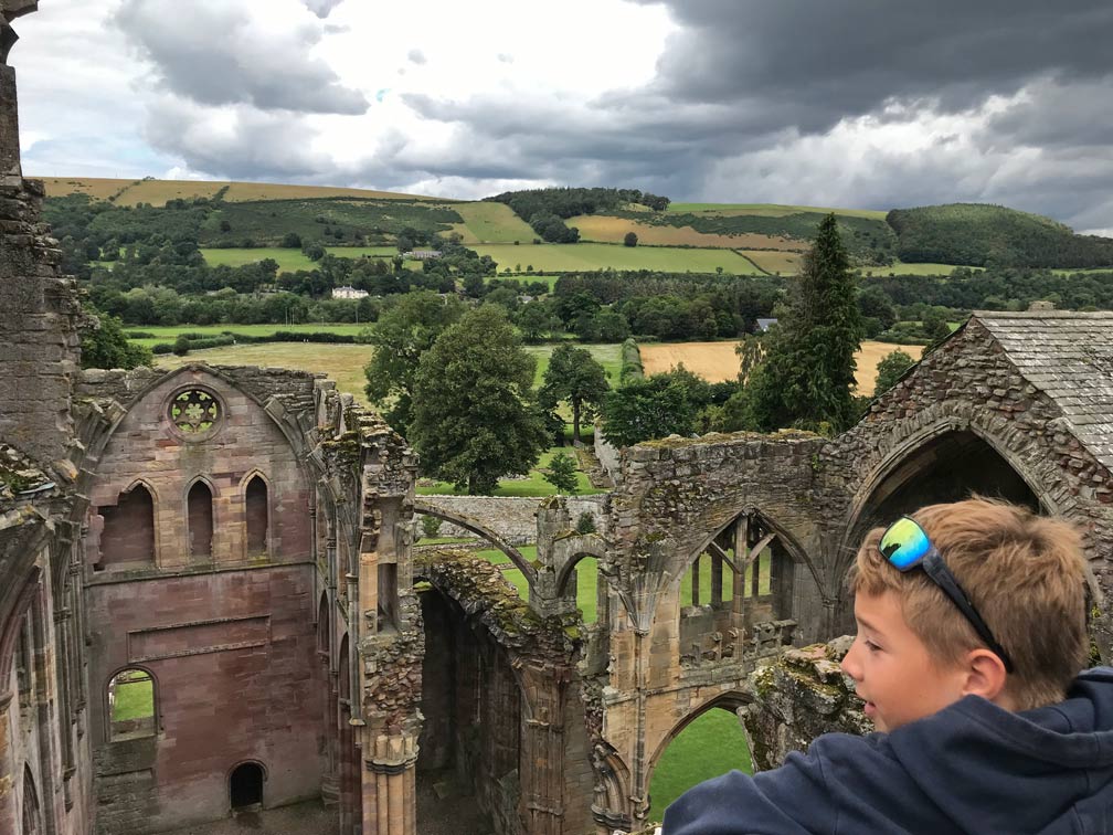 Rundreise von England nach Schottland melrose-abbey-schottland-rundreise-großbritannien-mit-kindern