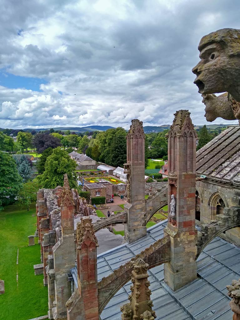 Rundreise von England nach Schottland schottland-melrose-abbey-rundreise-großbritannien-mit-kindern